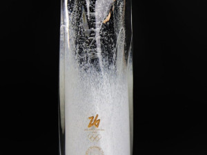 Nejen medaile. Čeští vítězové olympiády získávají i skleněné trofeje z Českolipska