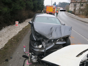 Nehoda Favoritu s BMW skončila ve Smržovce tragicky. Řidič Favoritu na její následky zemřel