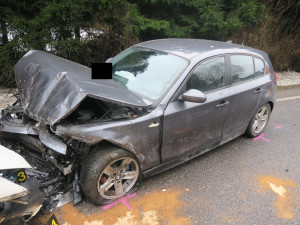 Nehoda Favoritu s BMW skončila ve Smržovce tragicky. Řidič Favoritu na její následky zemřel