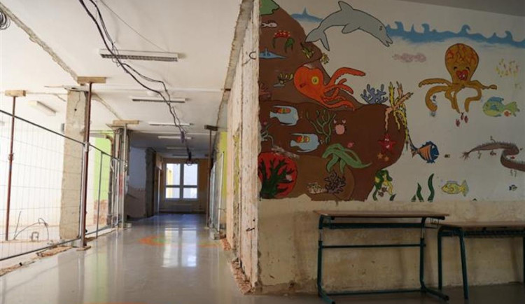 V Krnově začala oprava školy zasažené povodněmi, práce neomezí výuku