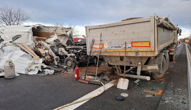 Dvě dodávky na maděru a jedna oběť. Na D35 u Olomouce chybí odstavné kapacity