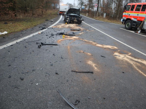 Dvě vážné nehody na I/13 během dne. Dva lidé utrpěli těžká zranění