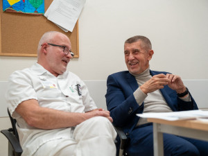 Babiš a Vojtěch v liberecké nemocnici. Premiér ukázal snímek rakoviny prostaty
