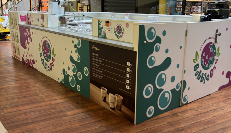 Lidé plivou z eskalátorů na stánek s bubble tea. Provoz řešil i šváby, teď už funguje