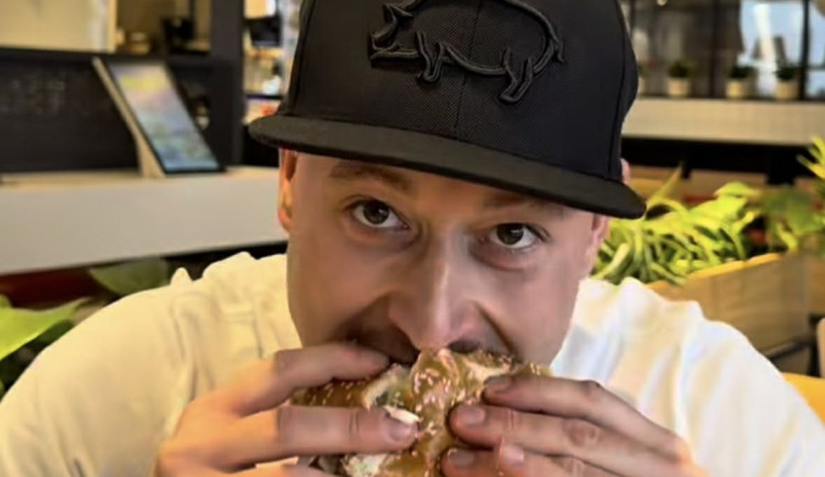 Reklama na smažák z KFC pobouřila sociální sítě i brněnskou gastro scénu