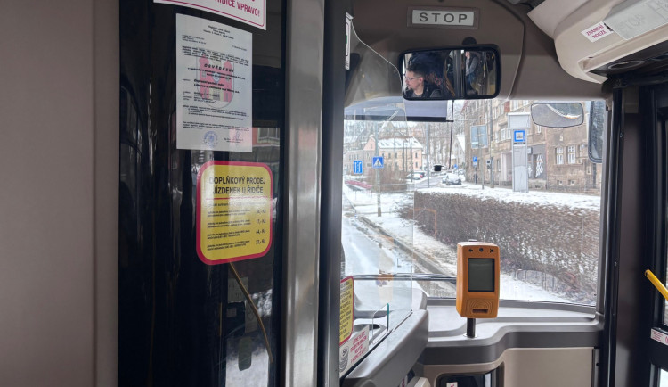 Papírová jízdenka zakoupená u řidiče bude od 1. 4. 2026 stát 50 korun pro všechny kategorie