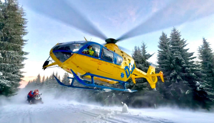 I přes okamžitou pomoc záchranářů žena na místě zemřela.