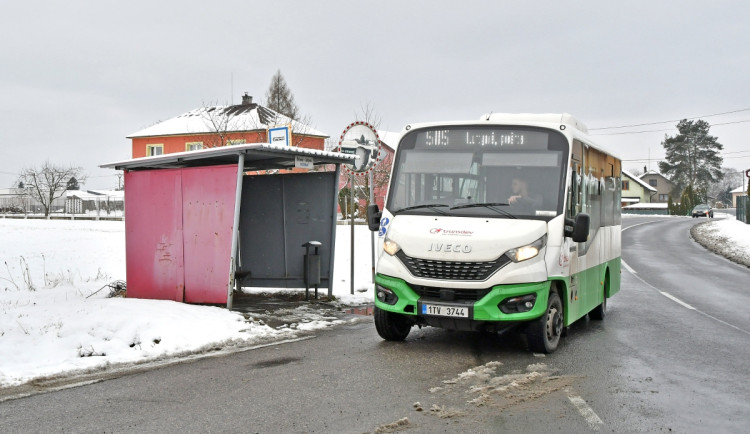 Nehody přiměly Bohumín a Orlovou k akci. Nebezpečné zastávky čeká přesun
