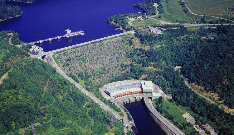 V Dalešické přehradě hledají policejního potápěče, při výcviku se nevynořil
