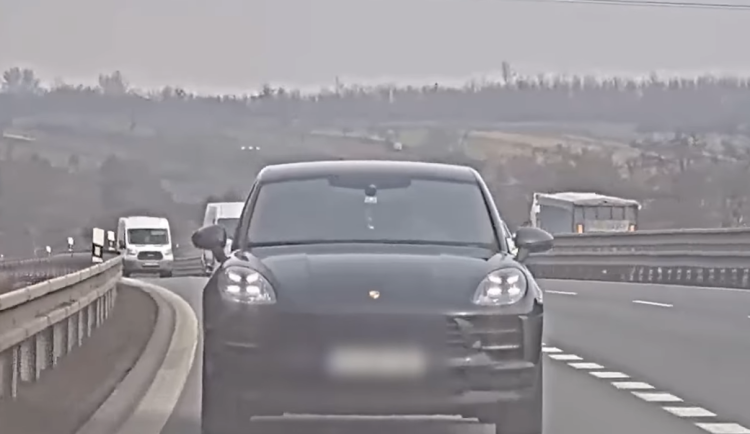 Cizinec svištěl po dálnici na Vyškovsku dvoustovkou, ve hře je pokuta i zákaz řízení