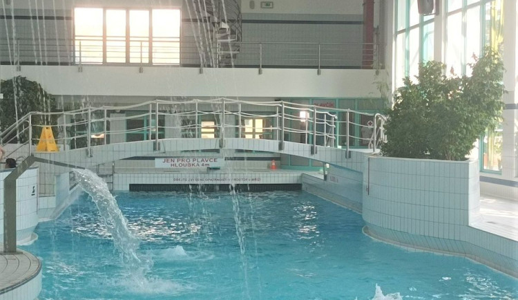 Hradecké aquacentrum zve o jarních prázdninách na minuty grátis