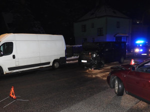 Cizinec se zákazem řízení naboural v Liberci dodávku vezoucí děti, hrozí mu vězení a vykázání