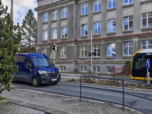 Zavřená Jablonecká, na Husovce semafory. Dopravní komplikace v Liberci začínají