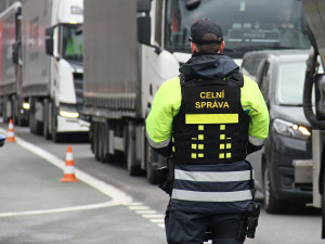 Celníci na severovýchodě Čech loni zajistili miliony nelegálních výrobků