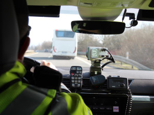 Policisté využili ke kontrolám řidičů speciální autobus. Odhalili přes 40 přestupků