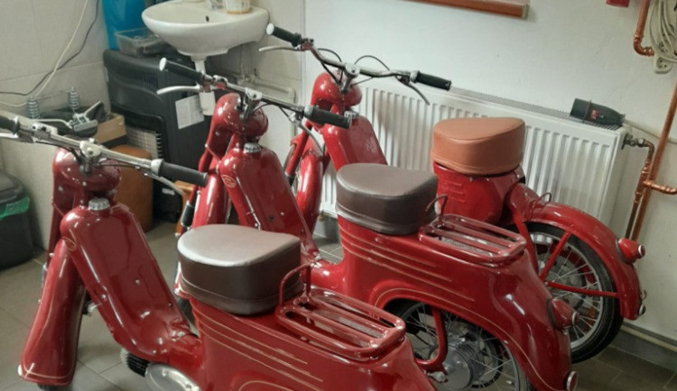 Policie dopadla zloděje vzácných Jaw, po motorkách za milion však stále pátrá