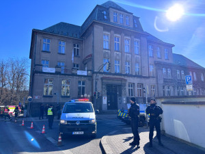 Policie evakuovala budovy liberecké průmyslovky. Anonym ohlásil bombu po e-mailu