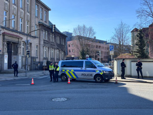 Policie evakuovala budovy liberecké průmyslovky. Anonym ohlásil bombu po e-mailu