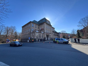 Policie evakuovala budovy liberecké průmyslovky. Anonym ohlásil bombu po e-mailu