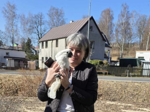 Že papoušky na rameni mají jenom piráti? Ne, v Jablonci nad Nisou i hasiči