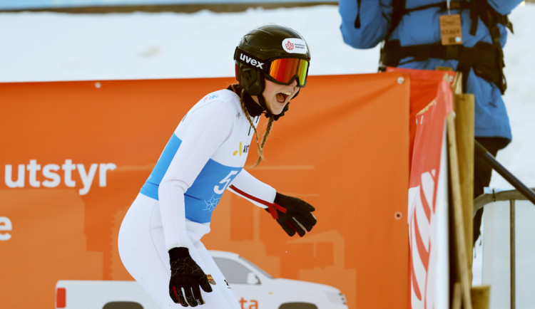 Životní úspěch skokanky z Desné. Indráčková je juniorskou mistryní světa