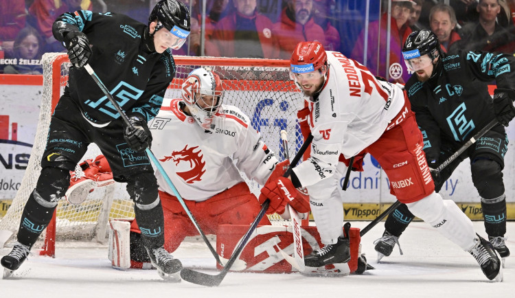 Oceláři podlehli Karlovým Varům po nájezdech. V předkole je čeká Olomouc