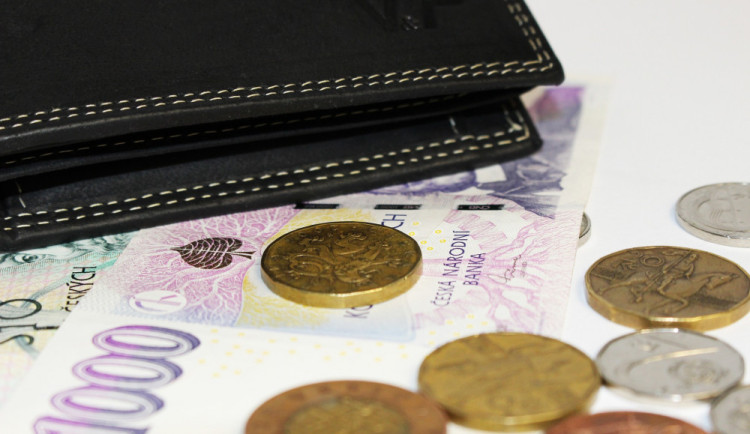 V Plzeňském kraji stoupla loni mzda meziročně o 6,6 procent na 45 980 korun