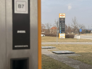 Benzín i nafta rychle zdražují. Pumpaři argumentují panikou a výkyvy nákupních cen