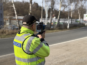 Policisté v Libereckém kraji se zaměřili na používání pásů. Využili dalekohledy