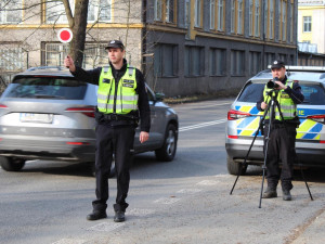 Policisté v Libereckém kraji se zaměřili na používání pásů. Využili dalekohledy