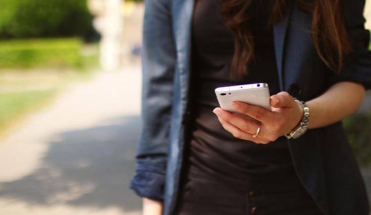 Falešný policista vymámil přes milion. Žena z Přerovska chtěla ochránit úspory