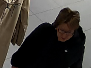 Krádež oblečení v OC Nisa. Policisté hledají dvě svědkyně