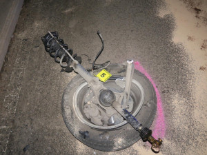 Opilý řidič naboural do zábradlí. Od nehody utekl i se spolujezdkyní