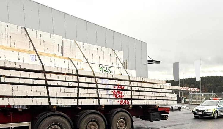 Za nadrozměrné náklady padly tučné pokuty. Jedna souprava byla delší o 5,6 metru