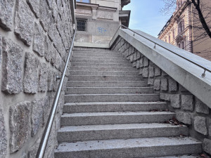 Schodiště u libereckého zámku je otevřené, MHD bude nadále jezdit Rumunskou ulicí