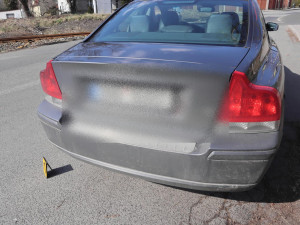 Řidička vjela na přejezd na červenou, pak ji uvěznily závory. Srážce zabránil pohotový strojvedoucí