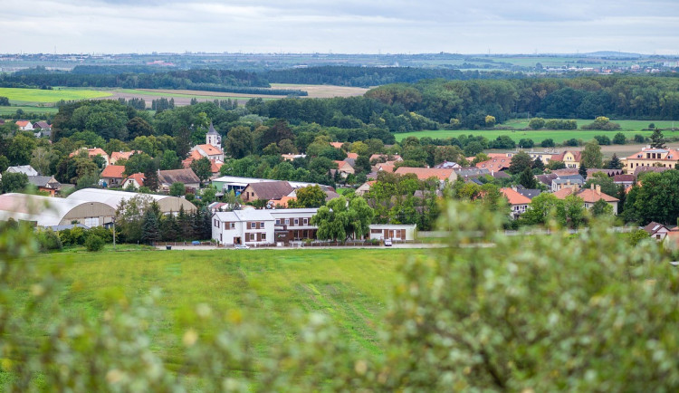 Samosprávy loni vykázaly přebytek 14 mld. Kč, investice dosáhly 208 mld. Kč
