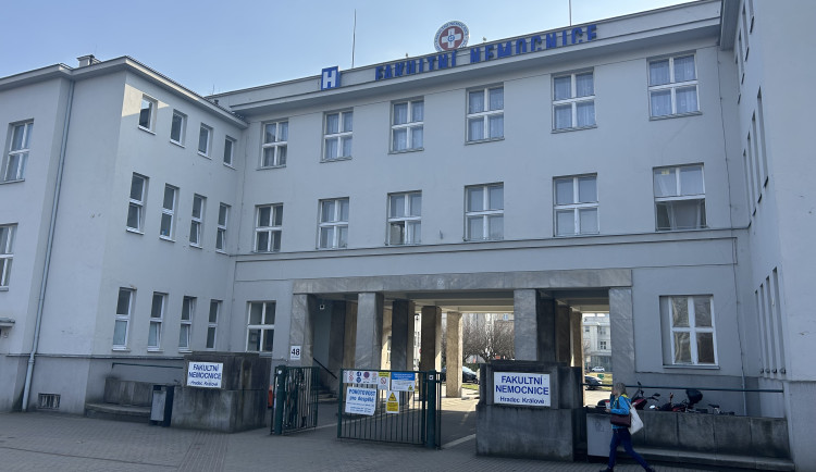 ANKETA: Jak řešíte parkování u hradecké nemocnice?