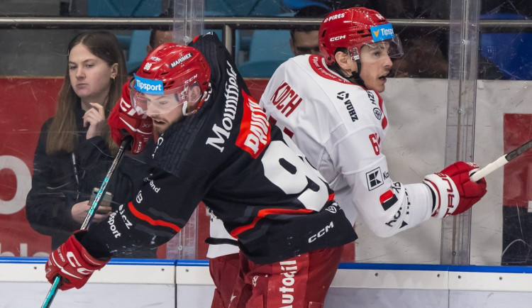 Hokejisté Třince zahájili čtvrtfinále výhrou v Hradci Králové 4:2