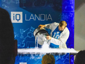 iQLANDIA zve na večerní misi do vesmíru: Late Night 2026