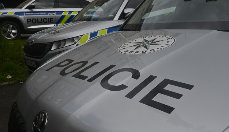 Padesátiletý muž týral dvě ženy, porušil zákaz kontaktu a hrozí mu osm let vězení