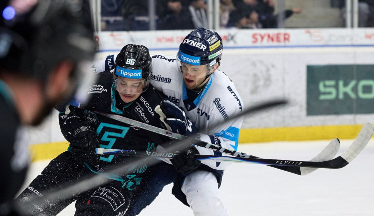 Tygři míří do Karlových Varů. Dokáží srovnat stav série?