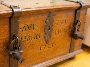 Cechovní truhly i mobiliář. Muzeum ve Frýdlantě představuje zrestaurované exponáty