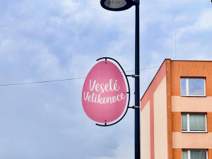 Veselé Velikonoce. Vratislavice nad Nisou vyzdobily ulice obřími barevnými kraslicemi