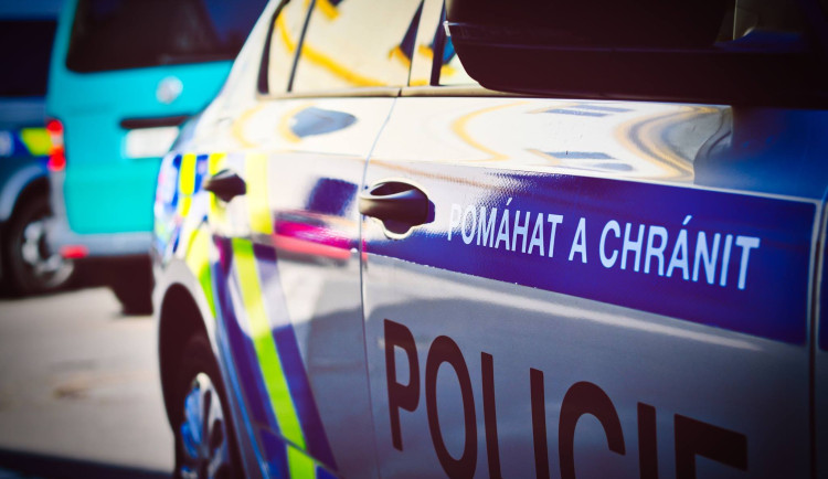 Policie pátrá v souvislosti s vloupáním do bytu v Liberci po muži