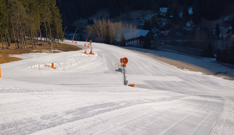 Poslední lyžování v Libereckém kraji. Vítkovice končí o víkendu, Harrachov bude dál v provozu