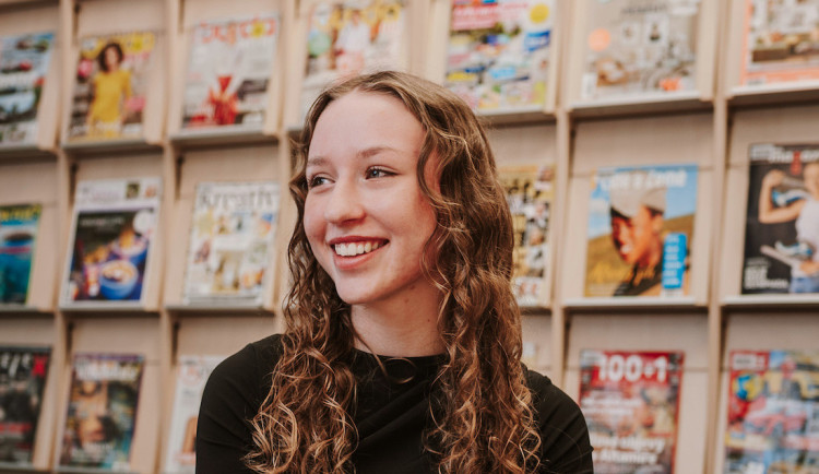 Přečtu i pět knih za týden. Čtenářkou roku v Libereckém kraji je šestnáctiletá Jana