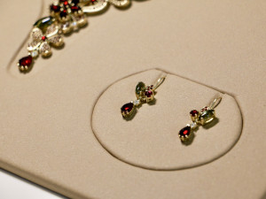 Turnovské muzeum vystavuje exkluzivní klenoty z výstavy EXPO zdobené diamanty a granáty