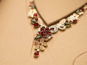 Turnovské muzeum vystavuje exkluzivní klenoty z výstavy EXPO zdobené diamanty a granáty