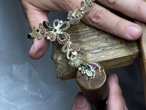 Turnovské muzeum vystavuje exkluzivní klenoty z výstavy EXPO zdobené diamanty a granáty